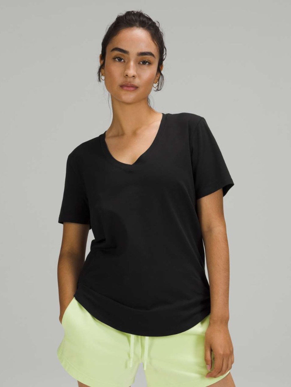 Lululemon love tee v neck tshirt size 8 black